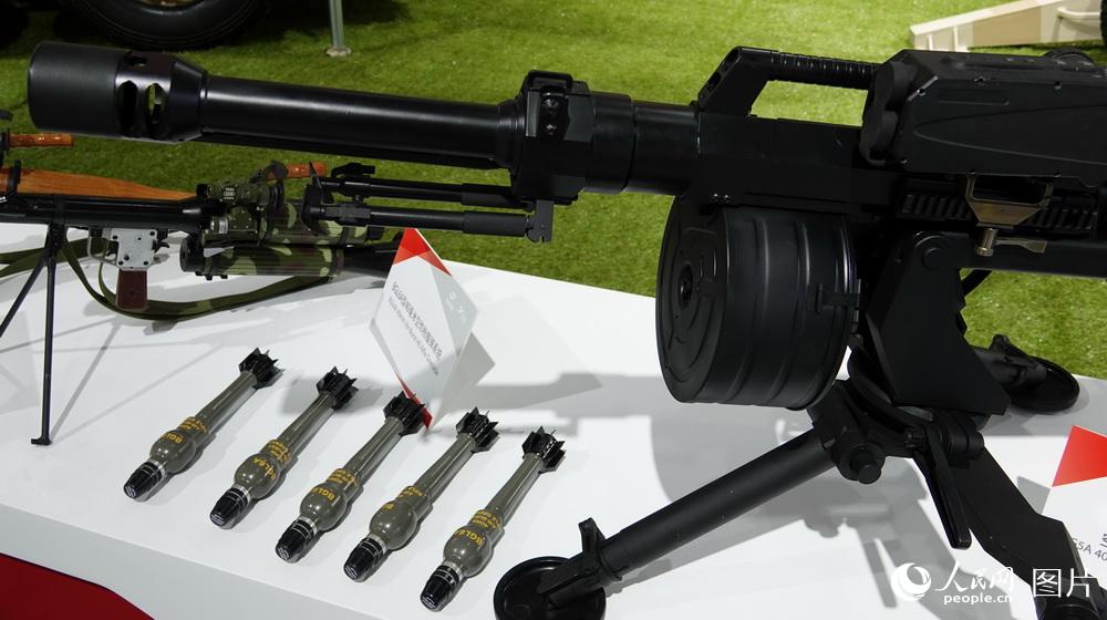 بالصور: الأسلحة والمعدات الثقيلة في معرض الصين الدولي للطيران والفضاء