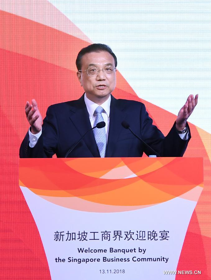 رئيس مجلس الدولة الصيني يحث على تكثيف التعاون الاقتصادي بين الصين وسنغافورة
