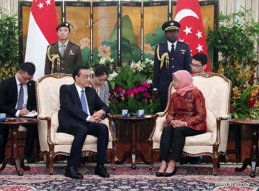 الصين وسنغافورة تتعهدان بتعزيز العلاقات الثنائية والعلاقات بين الصين وأسيان