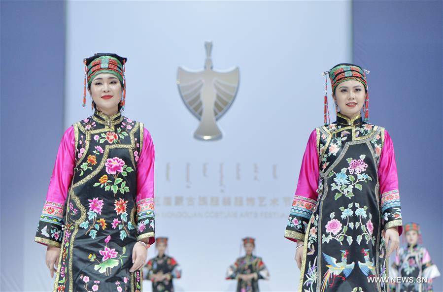 إقامة مهرجان للازياء القومية في منغوليا الداخلية