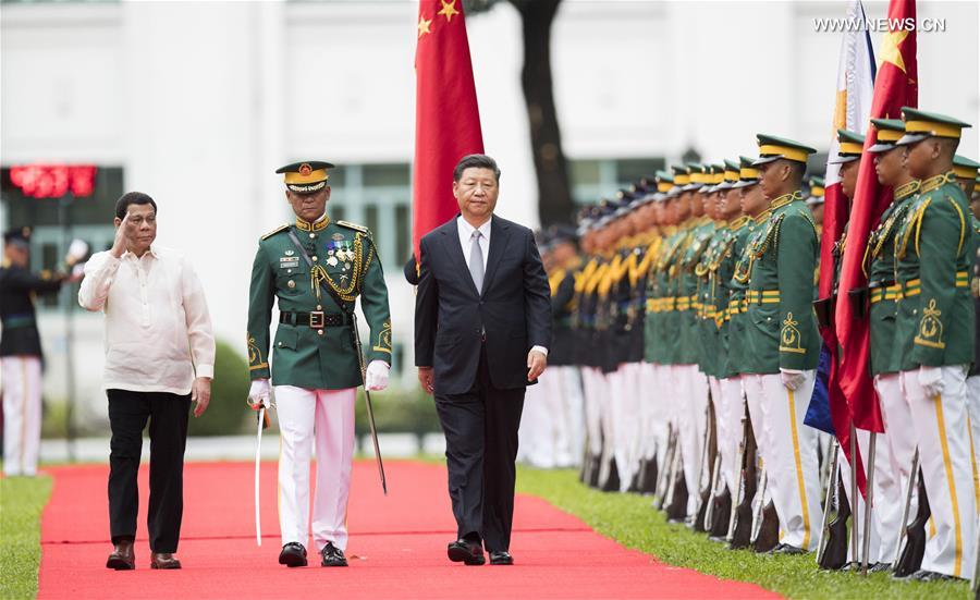 الصين والفلبين ترتقيان بالعلاقات وتوقعان مذكرة تفاهم لدعم بناء الحزام والطريق