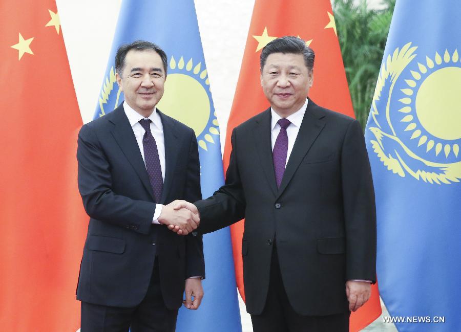الرئيس شي جين بينغ يلتقي برئيس الوزراء القازاقي