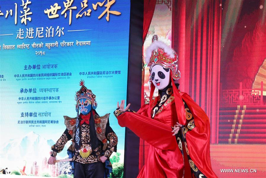 معرض لمطبخ وثقافة سيتشوان الصينية يجذب أنظار النيباليين