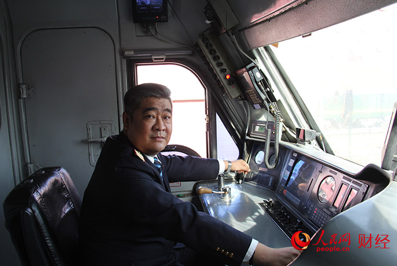 بالصور: سائق شاهد تطورات نقل السكك الحديدية الصينية