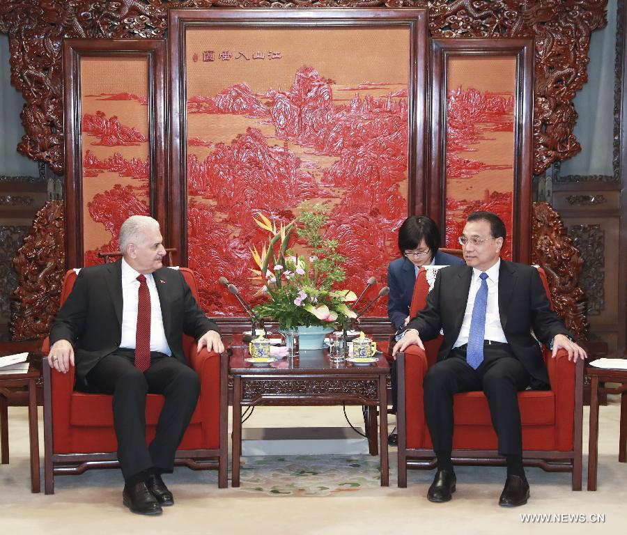 رئيس مجلس الدولة الصيني يلتقي برئيس البرلمان التركي