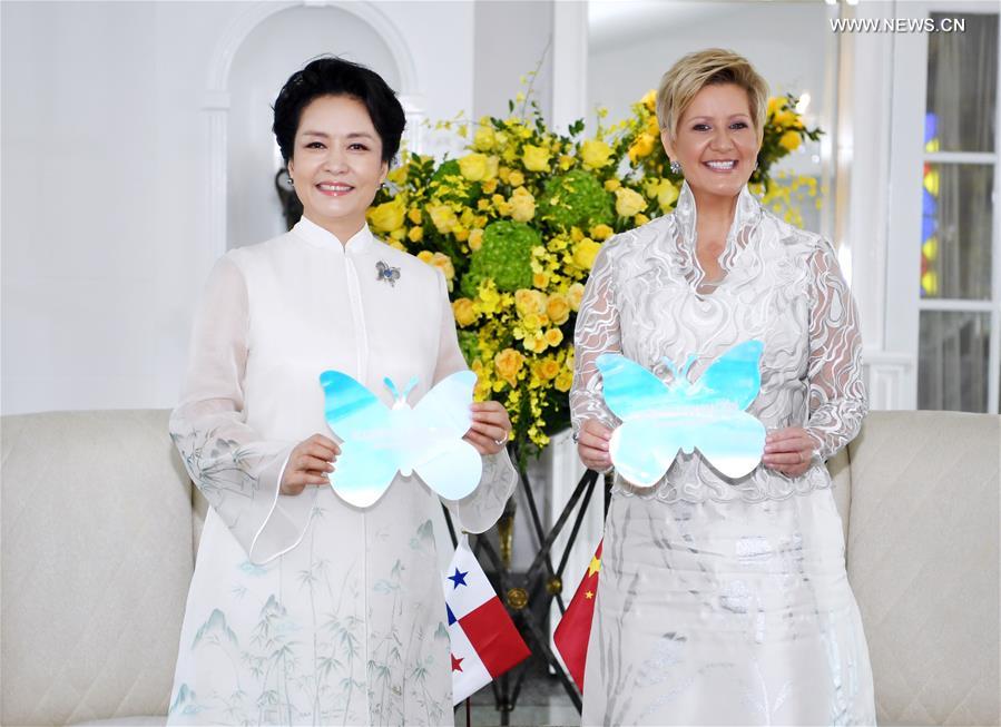 سيدة الصين الأولى تحث على تعاون اوثق مع بنما في مكافحة الإيدز