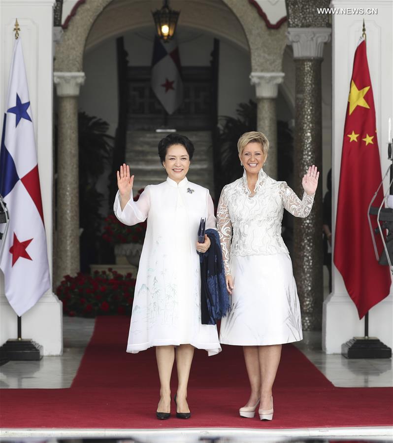 سيدة الصين الأولى تحث على تعاون اوثق مع بنما في مكافحة الإيدز
