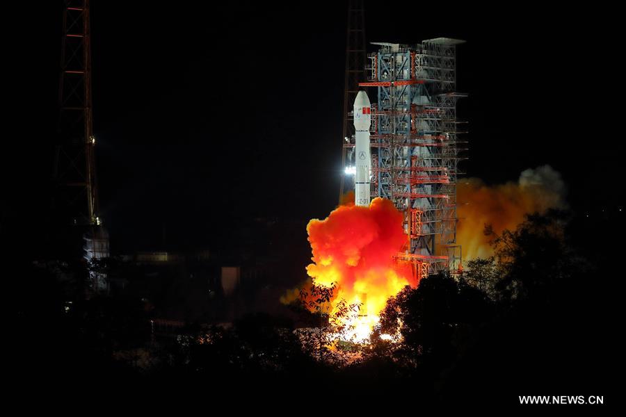 الصين تطلق المسبار القمري 