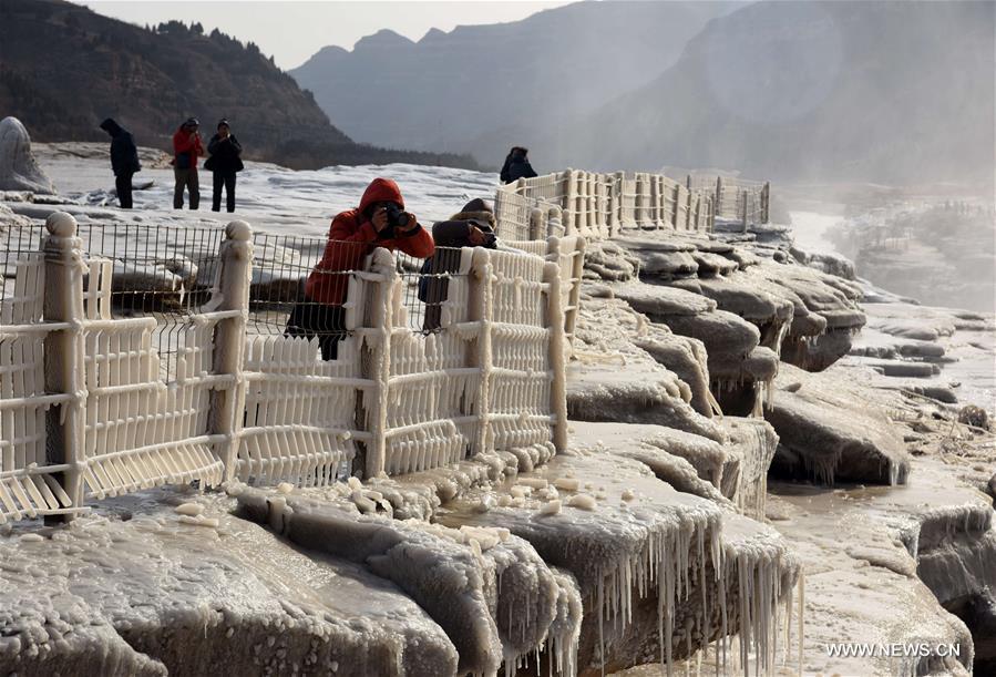 مع حلول الشتاء ... النهر الأصفر بالصين يدخل فترة التجمد