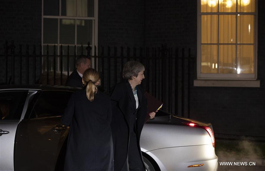 رئيسة الوزراء البريطانية تأجل تصويت مجلس العموم على اتفاق بريكست