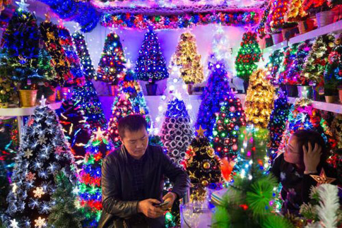 الشركات الصينية تغزو السوق الخارجية قبيل موسم عيد الميلاد