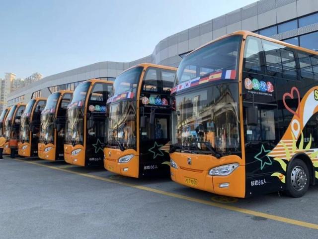 تشغيل تجريبي لحافلات سياحية مجهزة بتكنولوجيا الذكاء الاصطناعي في شانغهاي