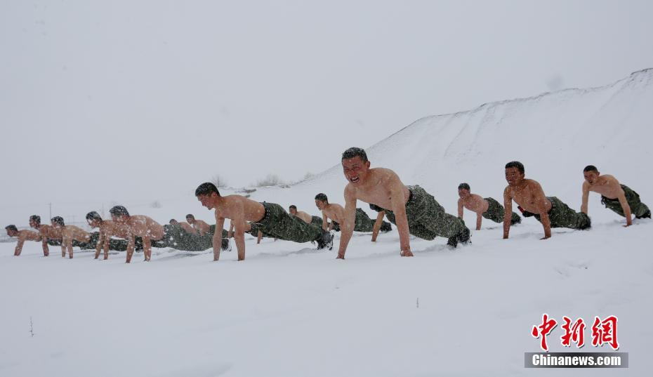 القوات الخاصة تتدرب في الثلوج الكثيفة بالتبت