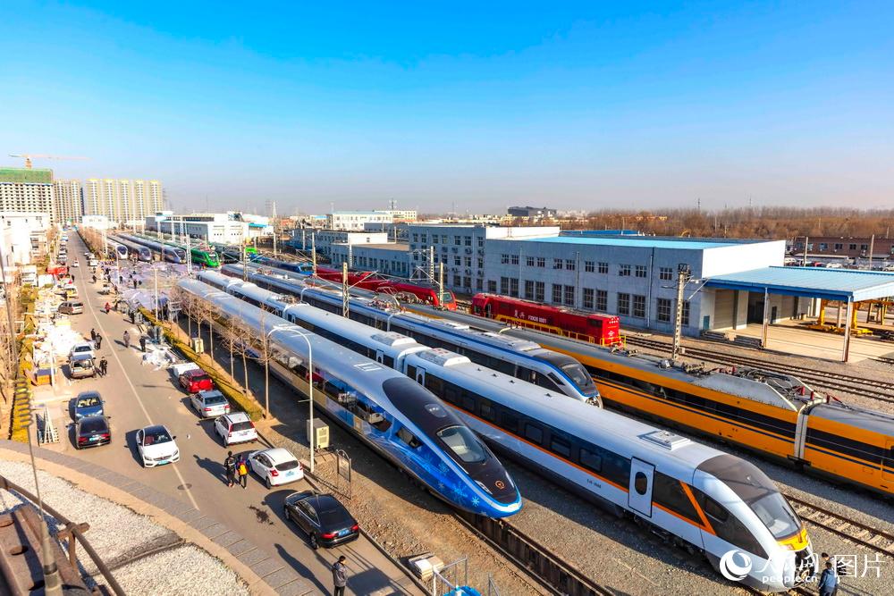 الصين تشغل قطارات جديدة فائقة السرعة قبل عيد الربيع