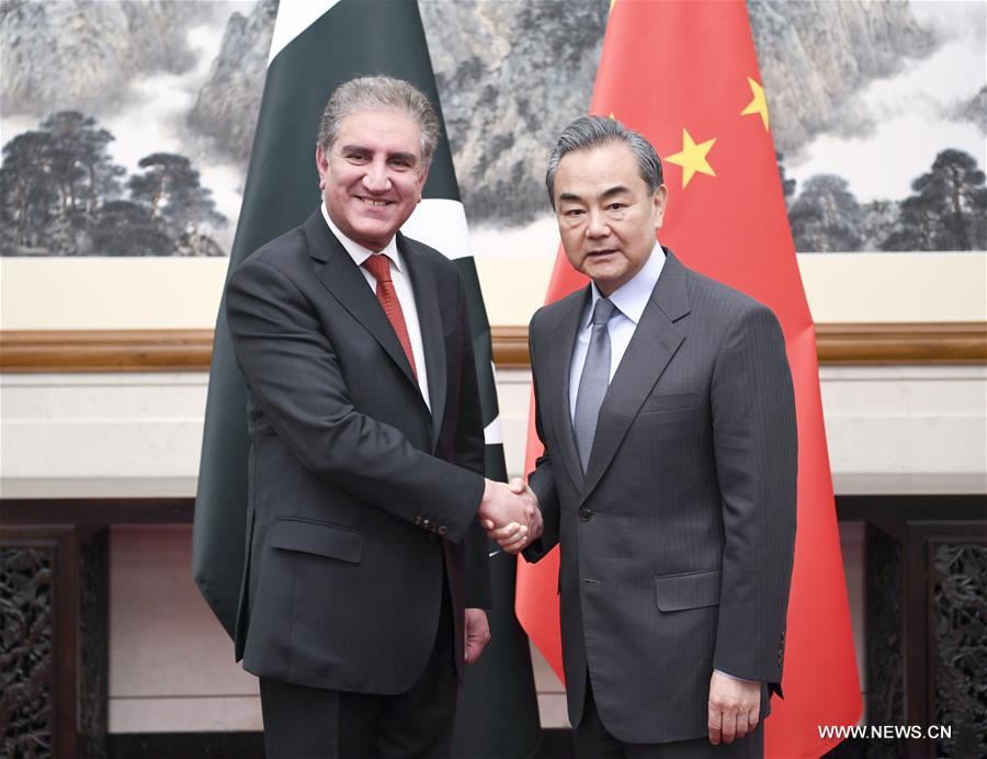 عضو مجلس الدولة الصيني يلتقي وزير خارجية باكستان