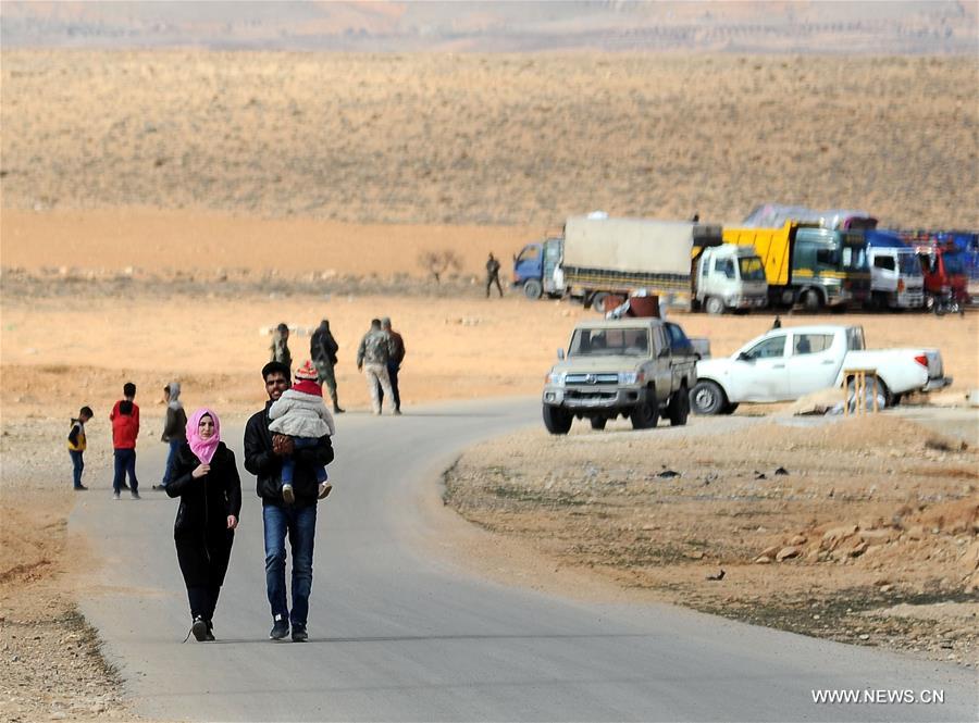 أكثر من ألف لاجئ يغادرون طواعية من لبنان إلى سوريا
