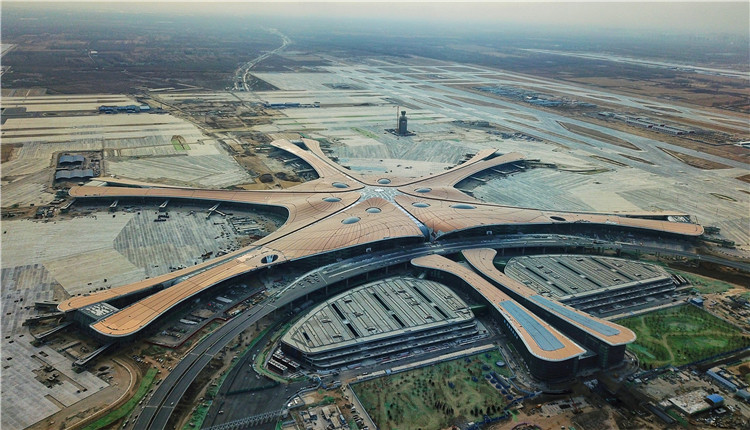 بالصور: مطار بكين الجديد  يظهر على شكل 