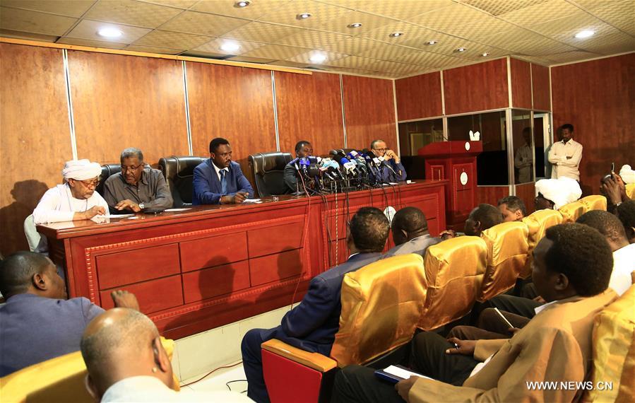 مجموعة أحزاب سودانية تؤكد التزامها بالبقاء كجزء من الحكومة وتتمسك بالحوار لحل الأزمة السياسية