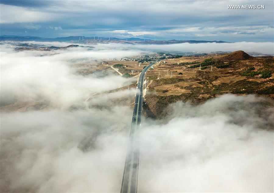 تشغيل طريق سريع جديد على ارتفاع عالي في جنوب غربي الصين