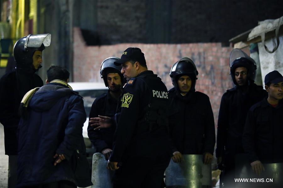 مقتل ضابط مصري أثناء تفكيك عبوة ناسفة قرب كنيسة بالقاهرة