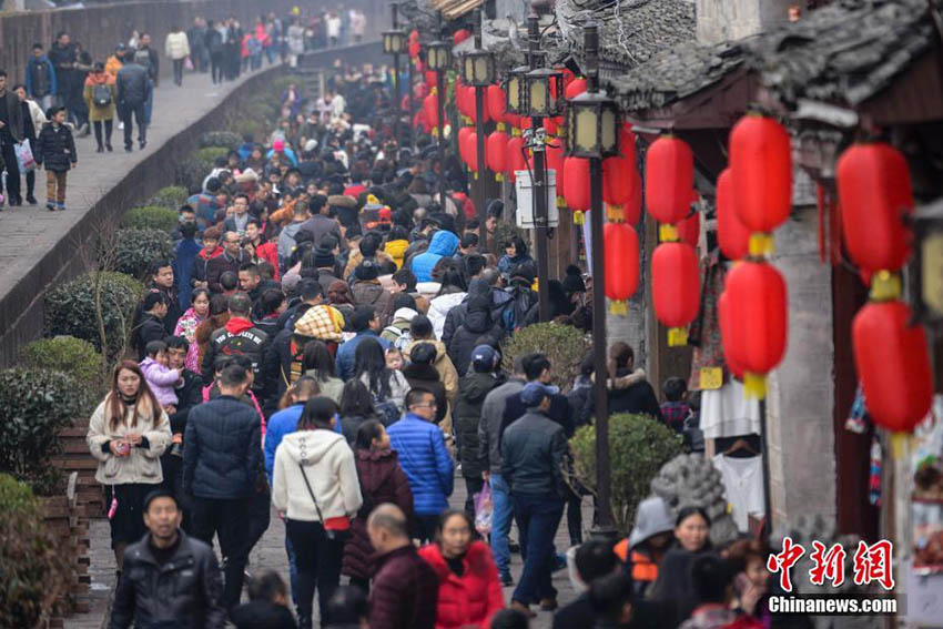 مستخدمي الإنترنت الصينيين متحمسون لسياسة 2.5 يوم عطلة نهاية الأسبوع