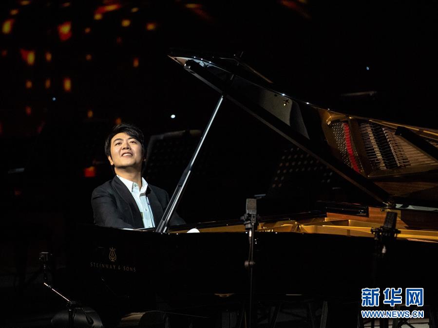 عازف البيانو الصيني لانغ لانغ يقيم حفلا موسيقيا في السعودية