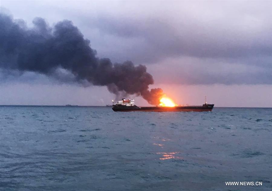 ارتفاع حصيلة قتلى حادث اندلاع النيران بسفينتين في مضيق كيرتش إلى 9