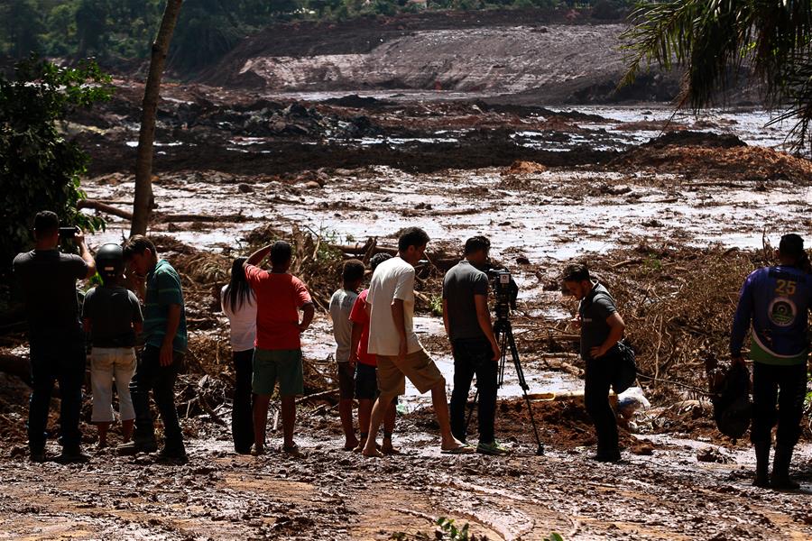 مقتل 7 أشخاص على الأقل وفقد 150 على الأقل إثر انهيار سد في البرازيل