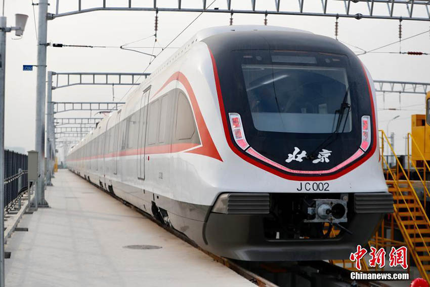 بكين تختبر أول خط قطار ذاتي القيادة لمترو الأنفاق بسرعة قصوى تبلغ 160 كم / ساعة