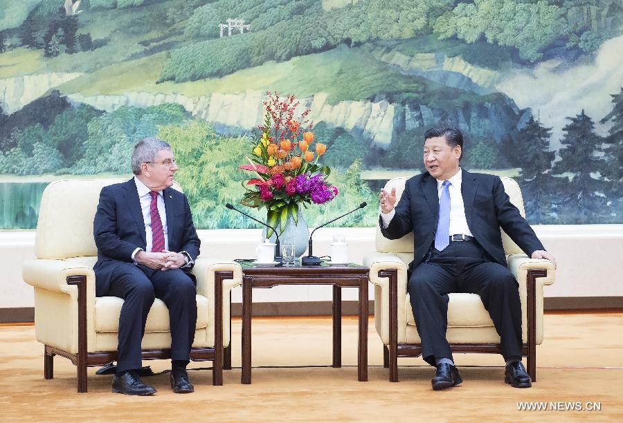 الرئيس الصيني يلتقي رئيس اللجنة الأولمبية الدولية