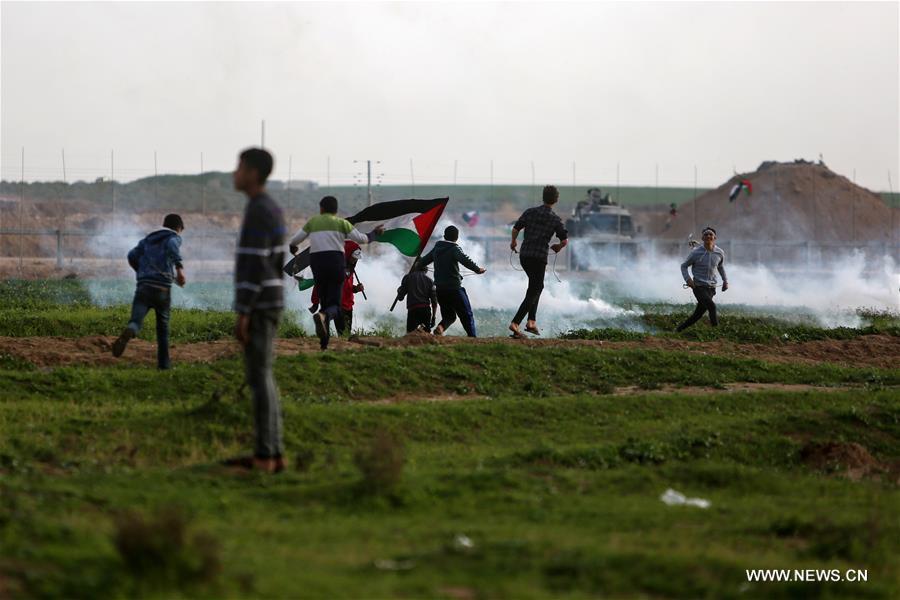 إصابة 32 فلسطينيا برصاص الجيش الإسرائيلي شرق قطاع غزة