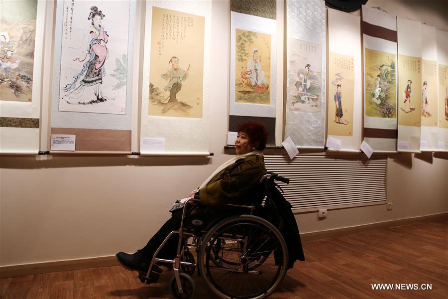 مقالة : لوحات فنانة صينية تزين المعرض الدولي للفنون بالقاهرة وتستحوذ على إعجاب رواده