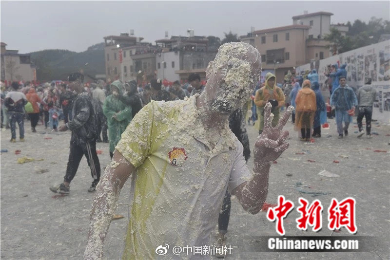 بالصور: مهرجان التوفو المجنون في جنوب الصين