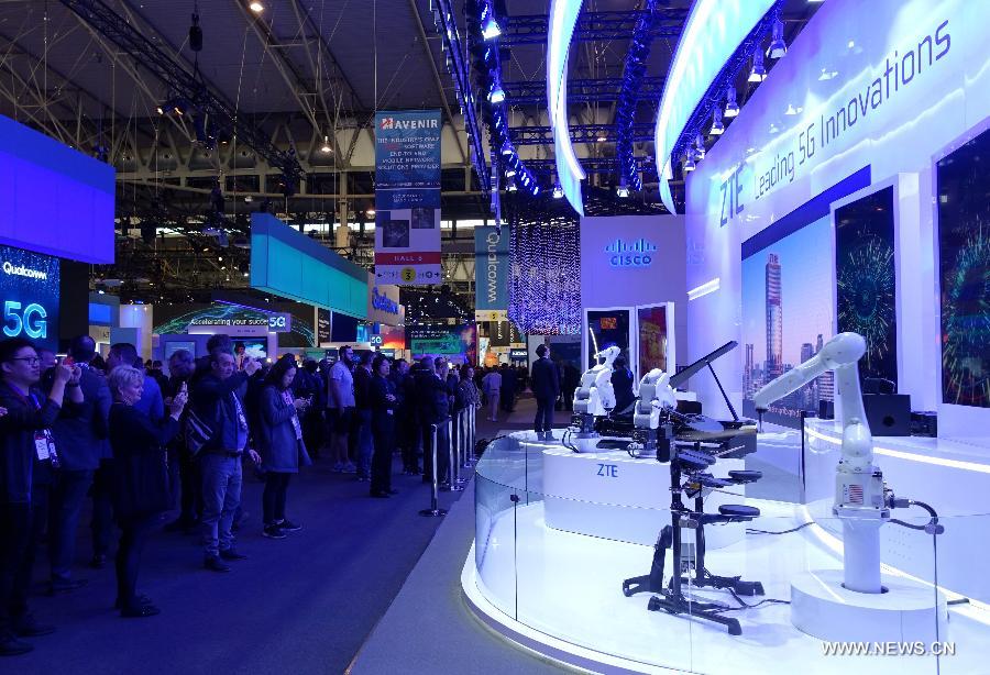 شركات الاتصالات الصينية العملاقة تعرض منتجاتها في المؤتمر العالمي للهواتف المحمولة