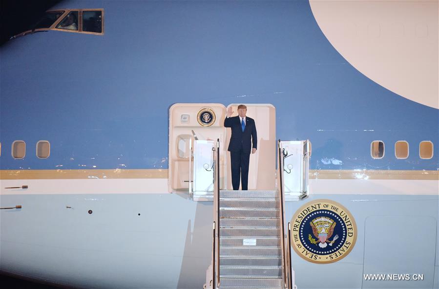 ترامب يصل إلى هانوي لحضور القمة الثانية بين كوريا الديمقراطية والولايات المتحدة
