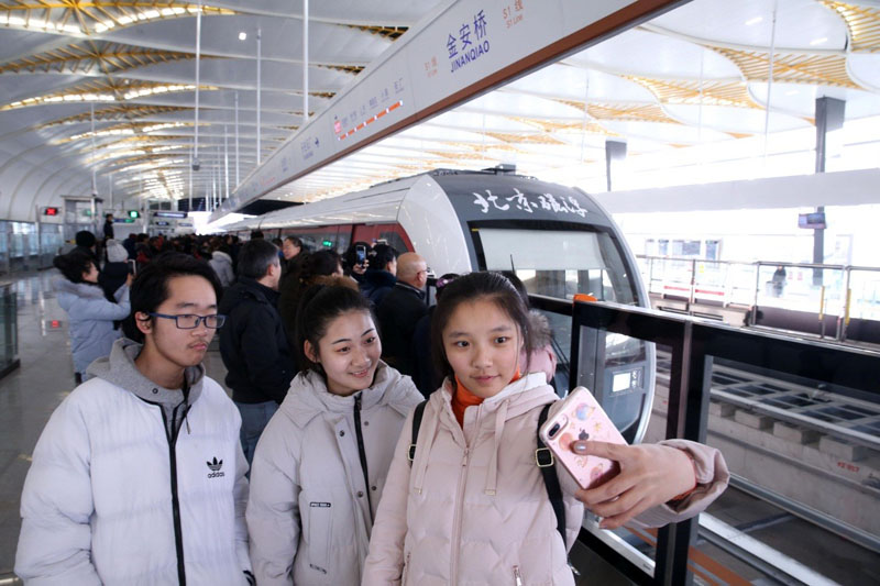تشغيل أول قطار مغناطيسي آلي القيادة بسرعة 200 كم/ساعة في الصين بحلول العام القادم