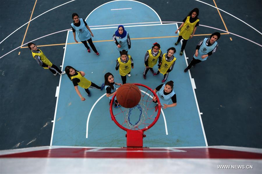 مقالة : تأسيس أول أكاديمية لكرة السلة للفتيات في قطاع غزة سعيا لتعزيز دورهن في المجتمع