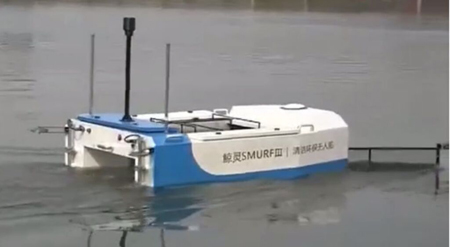 طلاب صينيون يصنعون قاربا غير مأهول لجمع النفايات