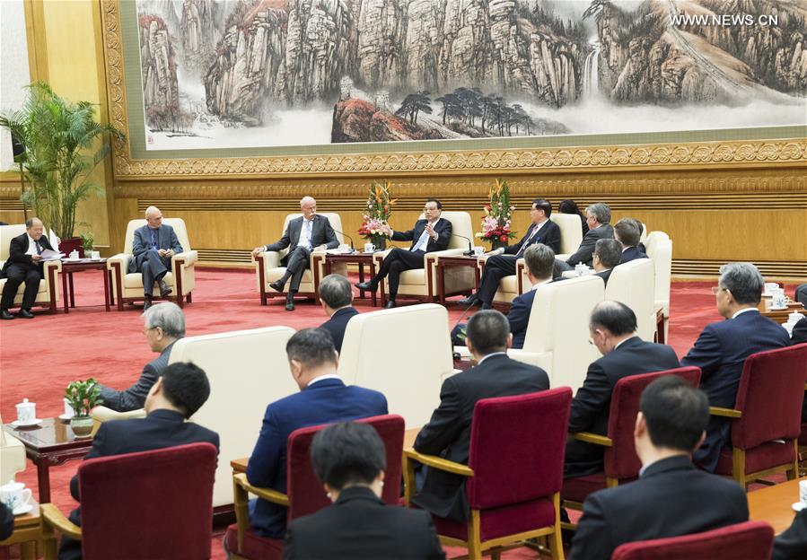 رئيس مجلس الدولة الصيني يتعهد بدعم تحفيز حيوية السوق