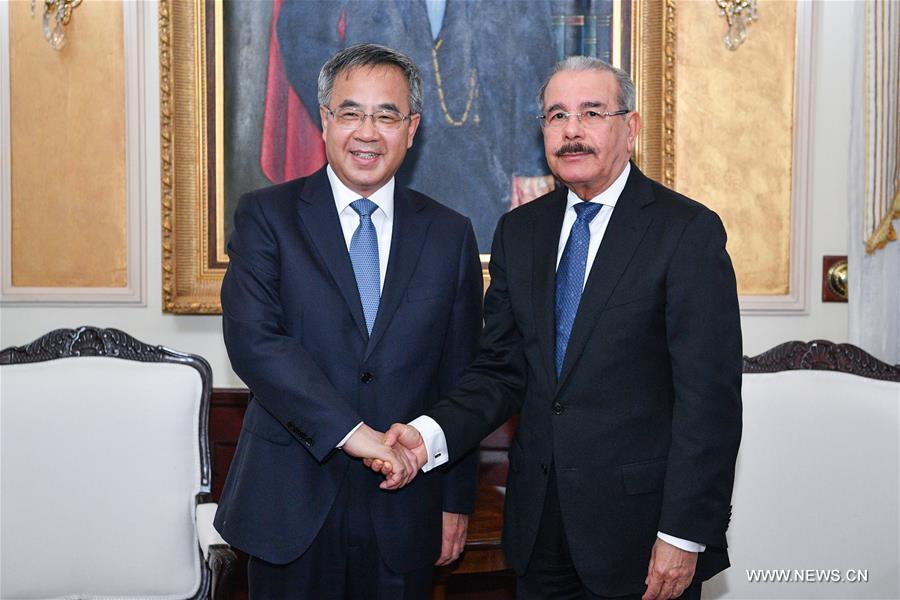 الصين وجمهورية الدومينيكان تتعهدان بتعزيز العلاقات والتعاون