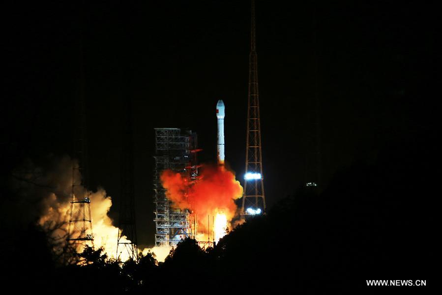 الصين تطلق قمرا صناعيا جديدا لتتبع البيانات الفضائية