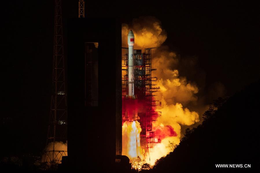 الصين تطلق قمرا صناعيا جديدا لتتبع البيانات الفضائية