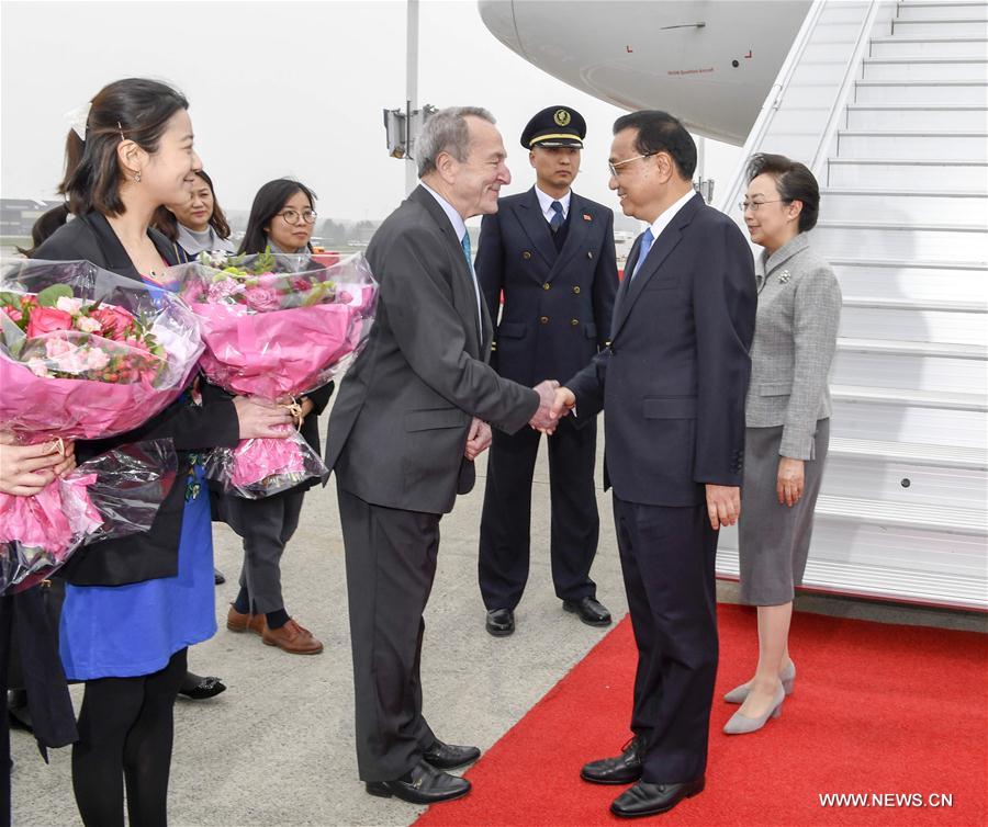 رئيس مجلس الدولة الصيني يصل إلى بروكسل لحضور اجتماع قادة الصين والاتحاد الأوروبي
