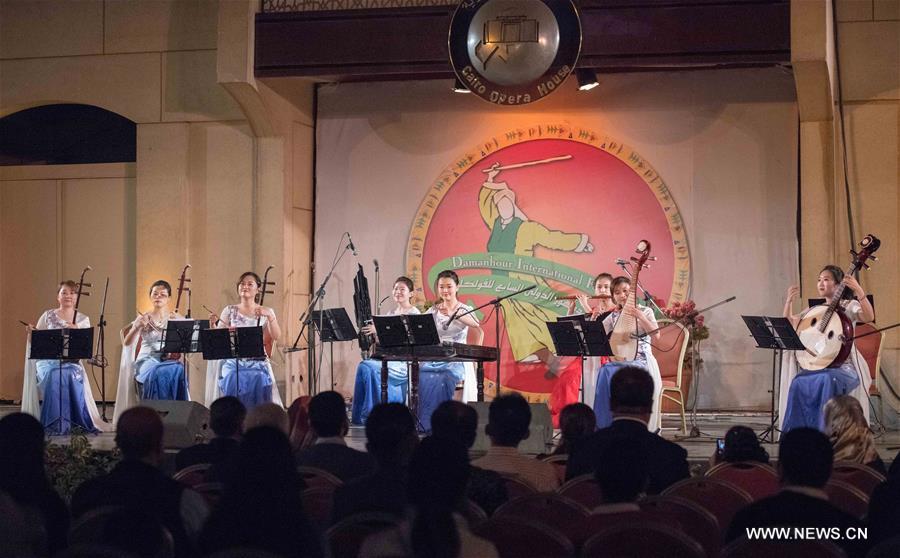 تقرير إخباري: أوركسترا صينية تقدم مقطوعات كلاسيكية صينية ومصرية في عرض نال استحسان الجمهور في القاهرة