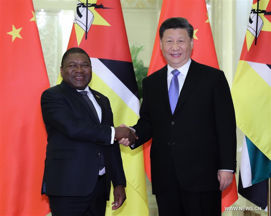 شي يلتقي رئيس موزمبيق