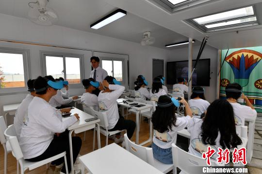 قاعات الدرس الذكية المصنّعة في الصين تدخل مصر