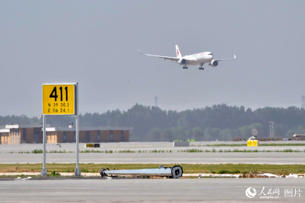 مع صور: بدء الرحلات التجريبية من مطار بكين داشينغ الدولي رسميا
