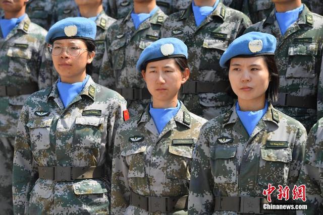 الصين ترسل جنديات لإزالة الألغام في لبنان