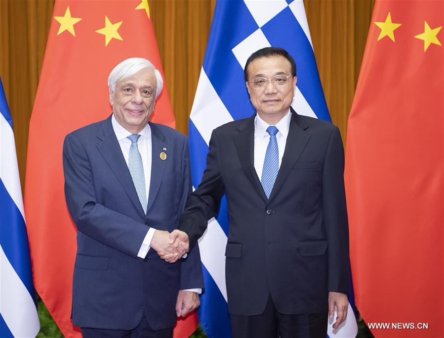 رئيس مجلس الدولة الصيني يلتقي الرئيس اليوناني