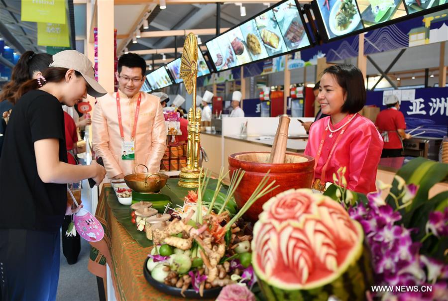 مهرجان الطعام الآسيوي يعرض تنوع وغنى الثقافة الآسيوية